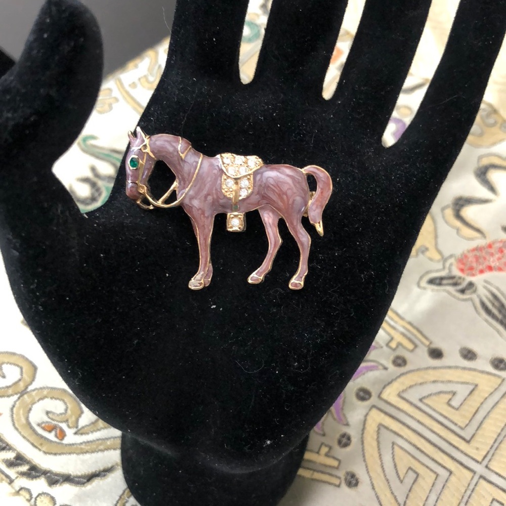 🐎cute horse pin w rhinestones & faux emerald eyes